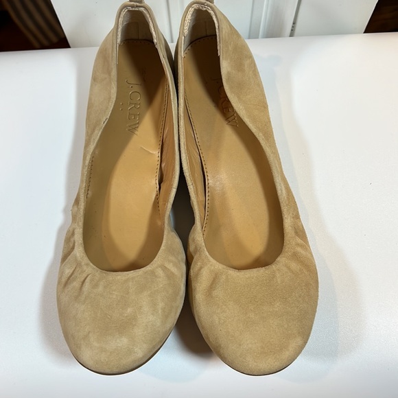 J. Crew women’s flats size 7 tan suede classic round toe hidden elastic for fit - Picture 6 of 14